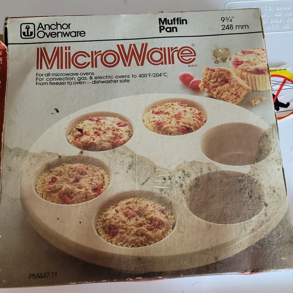 Anchor muffin pan